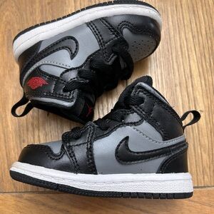 Air Jordan infant Black & Gray Kids High-Top Sneakers - Iconic Sports Style 4